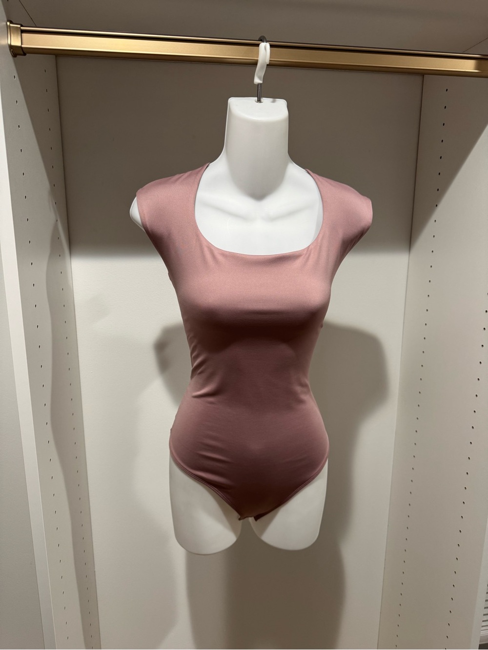 Express Mauve Scoop Neck Cap Sleeve Bodysuit